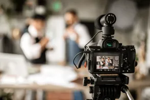 东方甄选“长红”背后，抖音的尽头是快手？