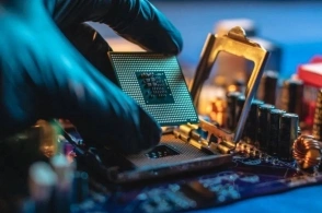 富士康执意在牛粪上造芯片